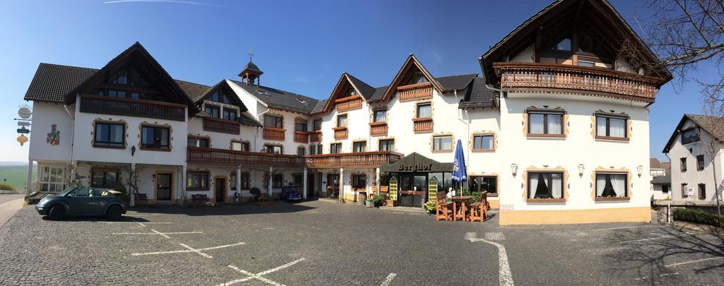 Hotel - Restaurant Berghof Berghausen  Bagian luar foto