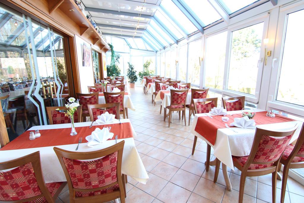 Hotel - Restaurant Berghof Berghausen  Bagian luar foto