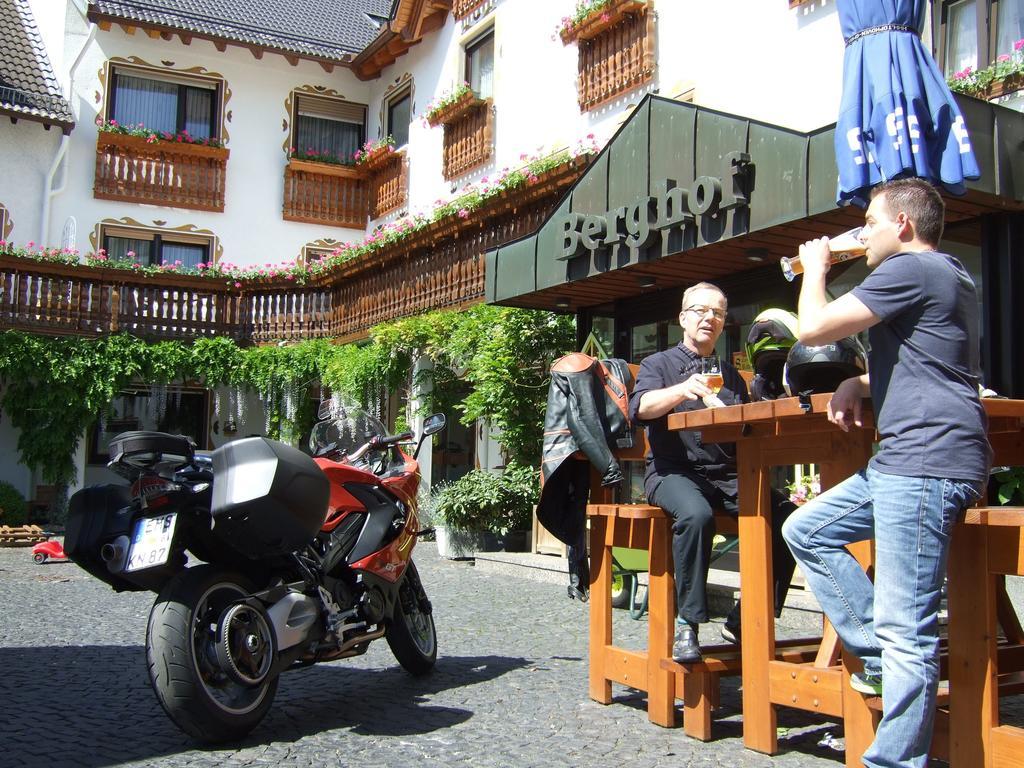Hotel - Restaurant Berghof Berghausen  Bagian luar foto