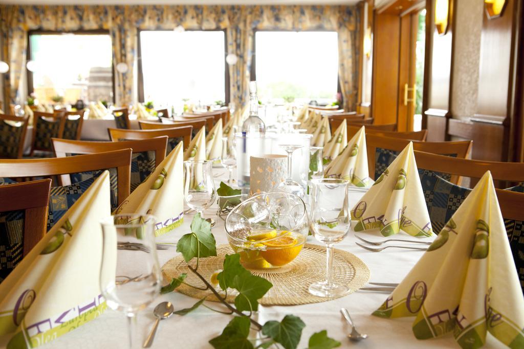 Hotel - Restaurant Berghof Berghausen  Bagian luar foto