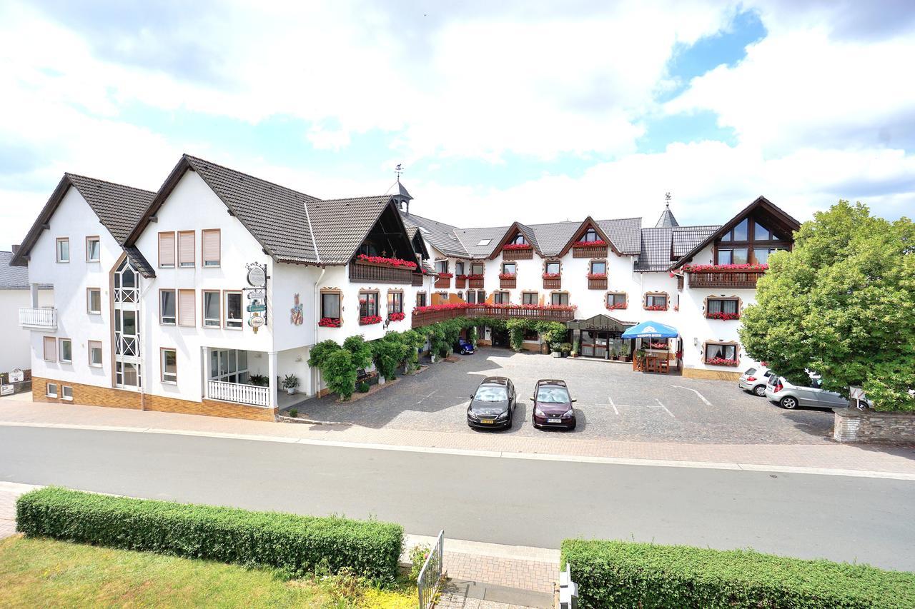 Hotel - Restaurant Berghof Berghausen  Bagian luar foto